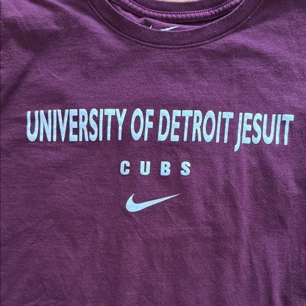 Nike University of Detroit Jesuit Maroon Long Sleeve T-Shirt Size Small